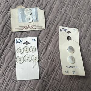 La Vie Vogue Vintage Buttons Mixed Lot White Clear Pearlized Mother of Pearl